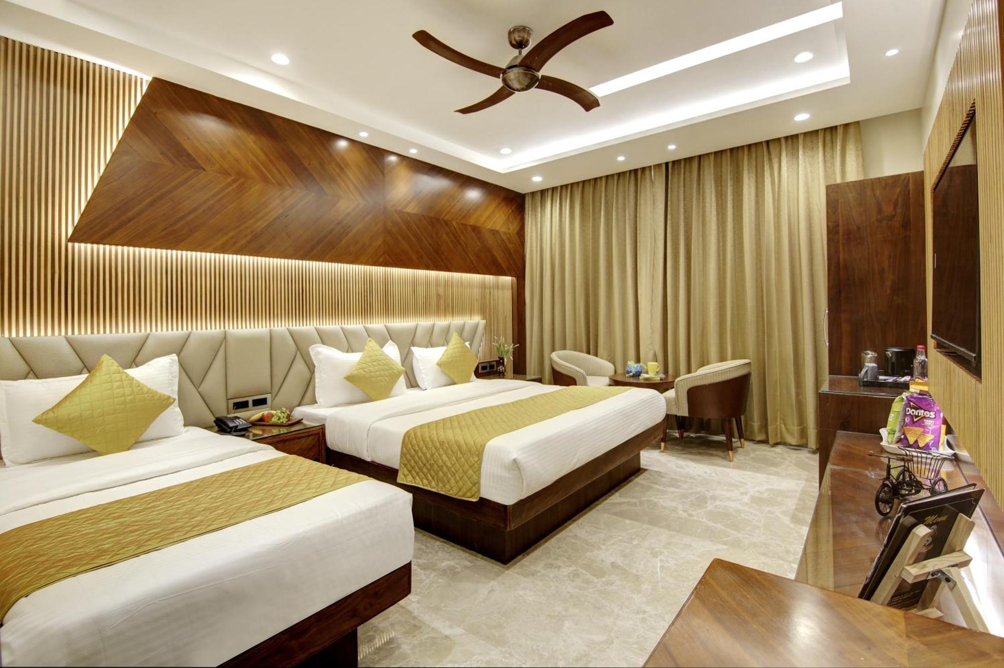 The Vanson Pride Delhi Нью-Дели Экстерьер фото